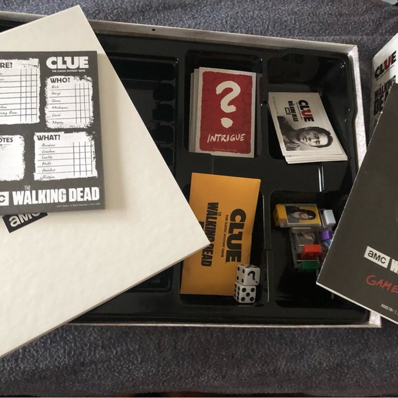 Clue AMC The Walking Dead Edition Hasbro USAopoly Classic Board Game - Picture 3 of 3